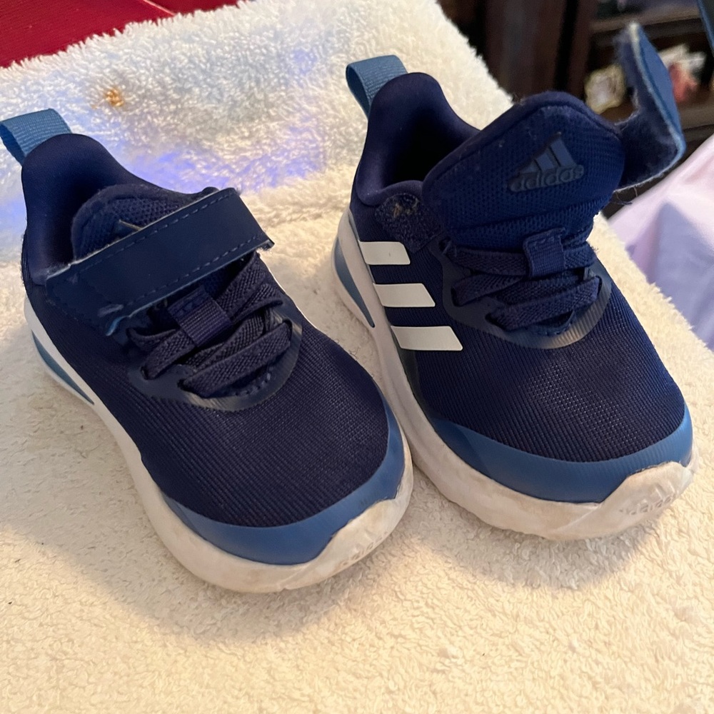 Size 5 toddlers blue and white adidas great shape